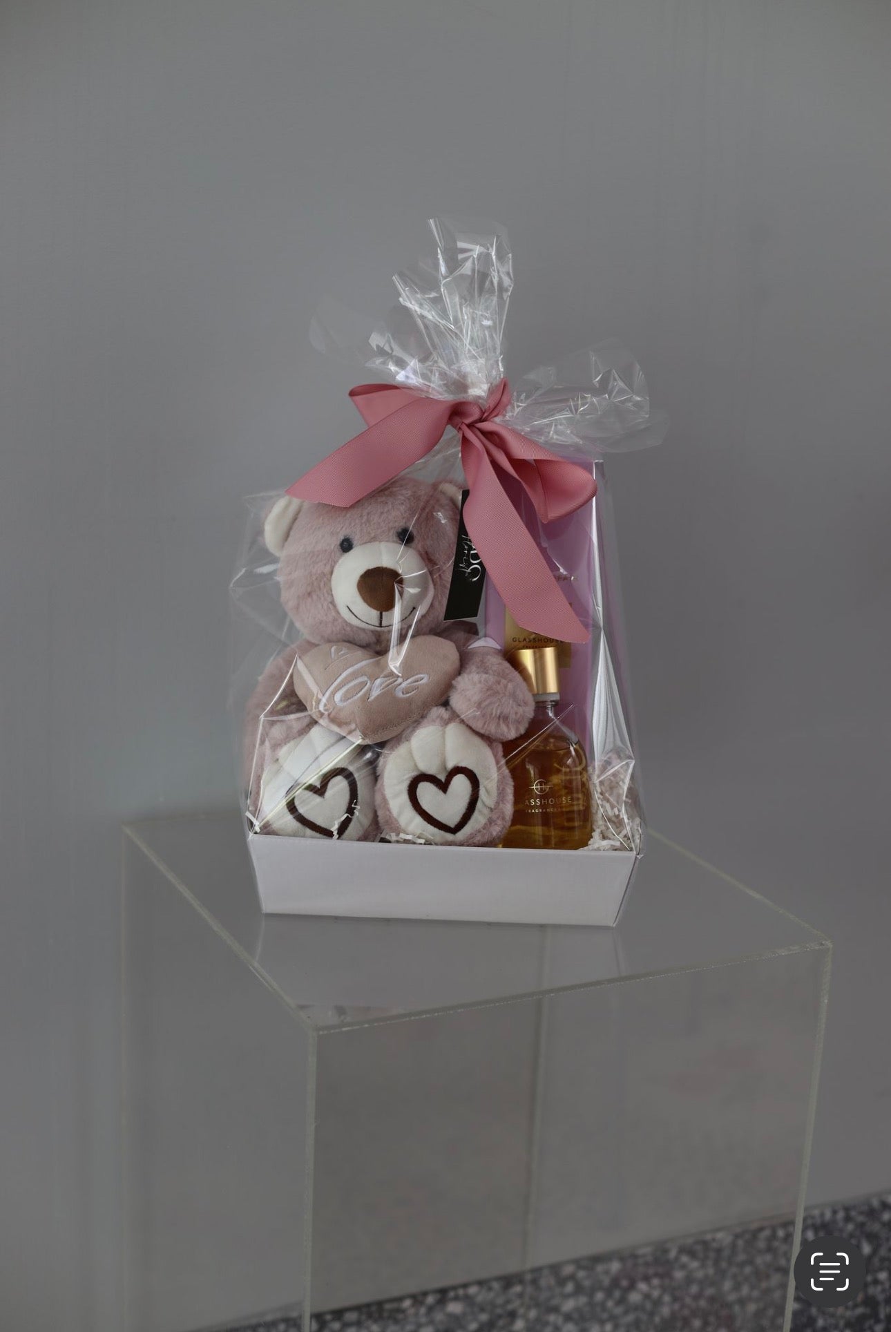 Valentines gift hamper pink